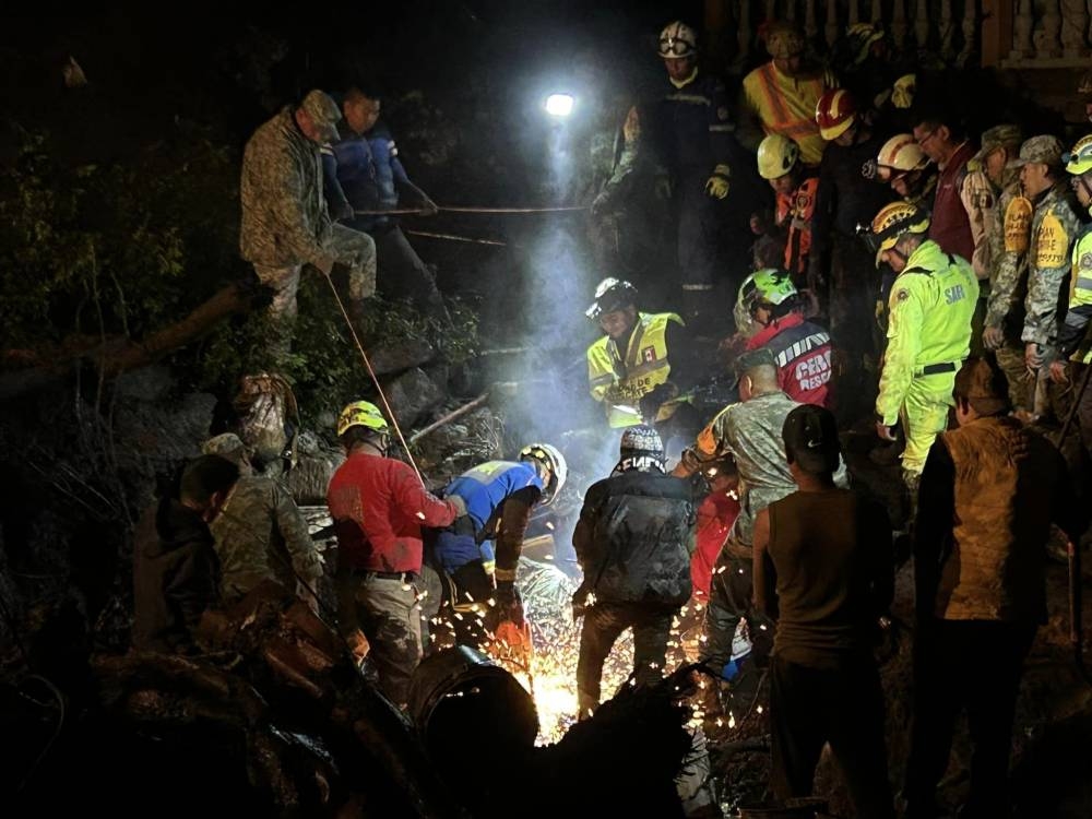 El pasado sábado un derrumbe sepultó varias viviendas en el Estado de México/ Foto cortesía de presidenta del Gobierno Municipal de Jilotzingo, Ana Teresa Casas.,image_description: