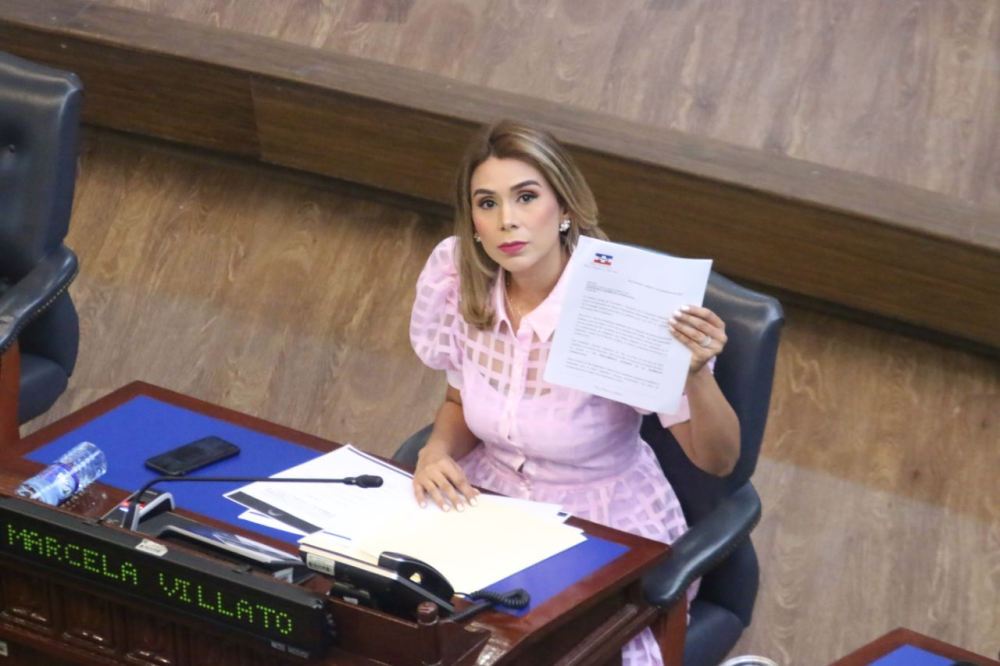 Marcela Villatoro, de Arena, intentó agendar una propuesta de reforma al reglamento de la Asamblea Legislativa. / Lisbeth Ayala.,image_description: