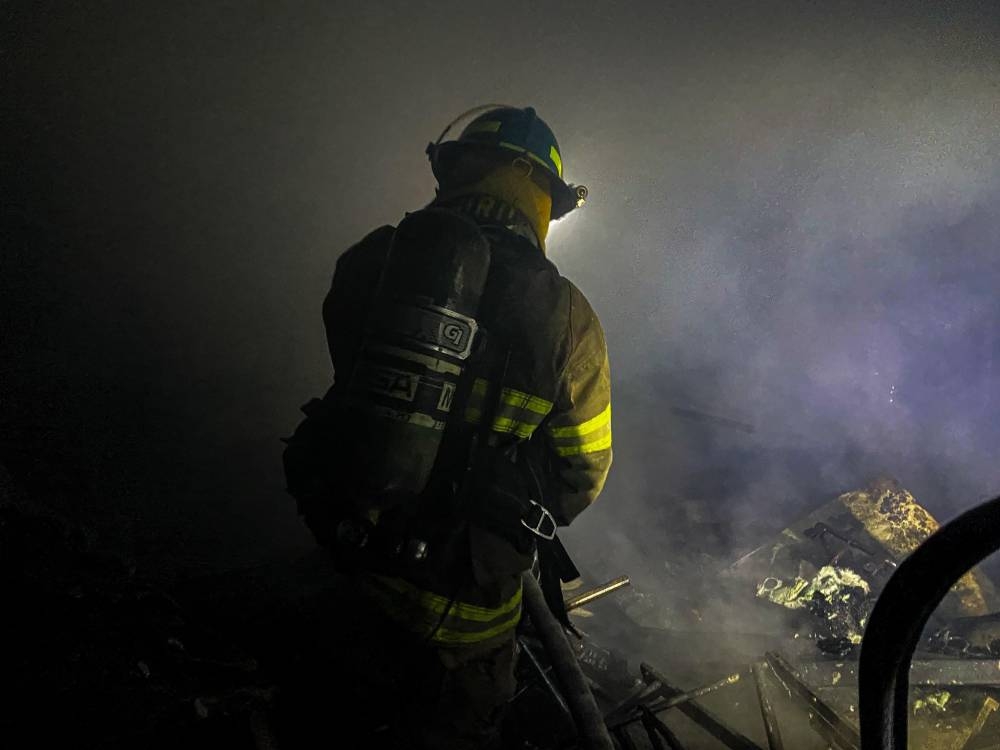 El incendio dañó productos de vendedores informales. / Bomberos.,image_description: