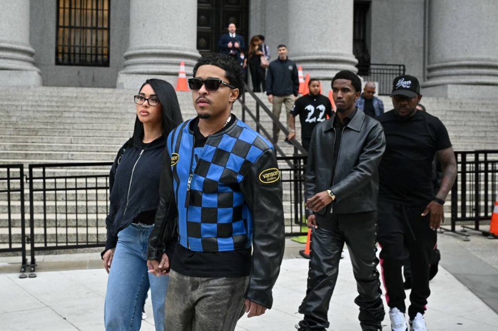 Justin Combs y Christian Combs, hijos del rapero, acudieron a la corte federal de Nueva York para una audiencia de su padre, este miércoles 18. Photo by ANGELA WEISS / AFP