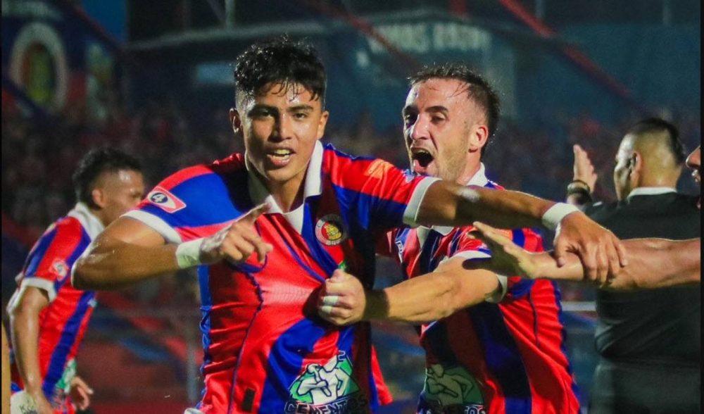 Samuel Rosales celebra uno de los goles de FAS ante Firpo. / CD FAS,image_description: