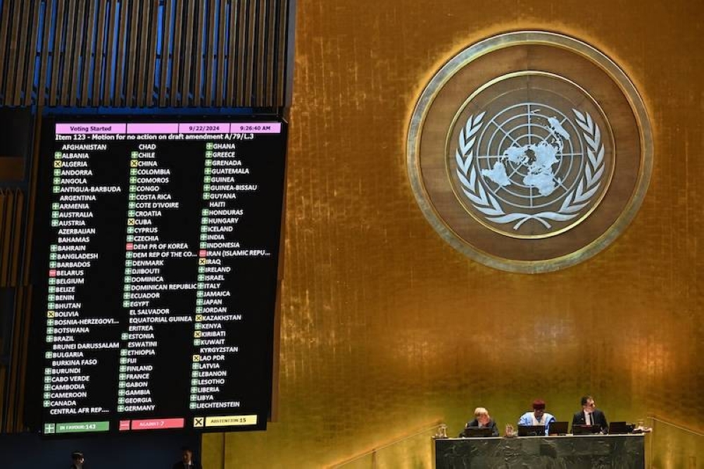 Una pantalla muestra la votación por el Pacto por el Futuro durante la Asamblea General de Naciones Unidas  este domingo 22 de septiembre en Nueva York./AFP,image_description:u00ecSummit of the Futureu00ee on the sidelines of the UN General Assembly