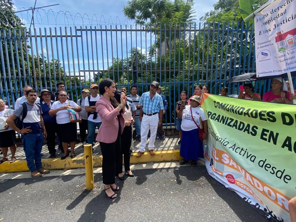 Diputados de Vamos y de Arena recibieron a COFOA para presentar la carta dirigida a la junta directiva de la Asamblea Legislativa. / Lisbeth Ayala. 