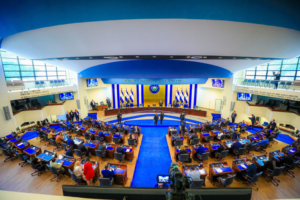 La Asamblea Legislativa aprobó las observaciones íntegras que hizo Nayib Bukele a la Ley de Registro de Estado Familiar. / AsambleaSV.,image_description: