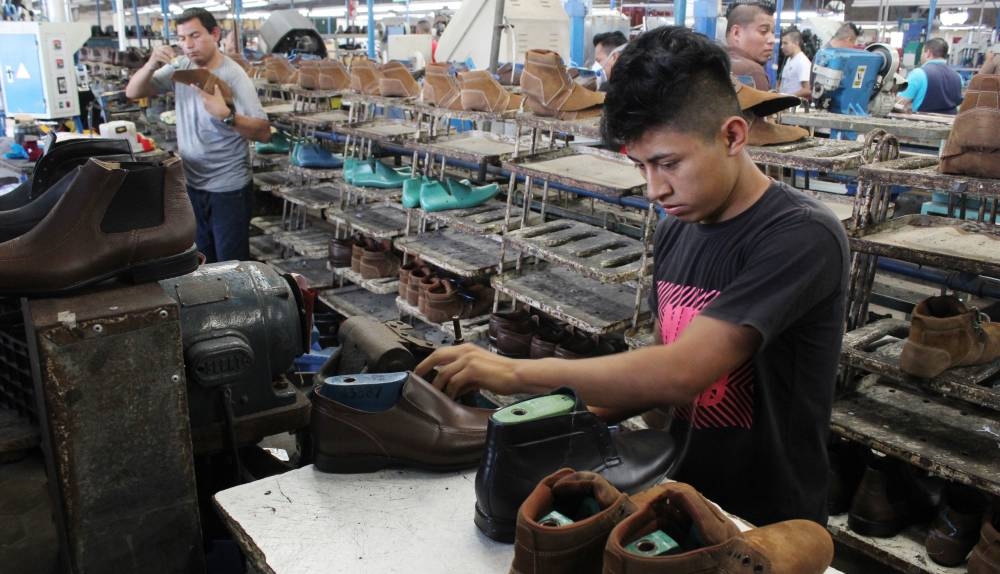 El salario mínimo debe ser revisado al menos cada tres años en El Salvador. /DEM,image_description: