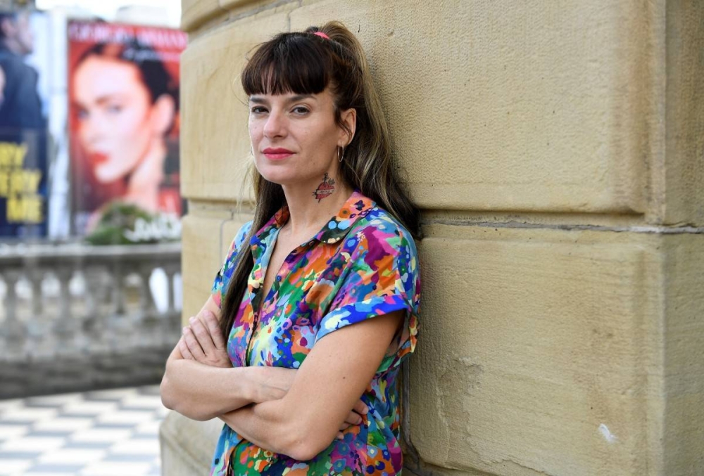 Lola Arias poses promueve el filme Reas en la 72a edición del Festival de San Sebastián. Photo by ANDER GILLENEA / AFP,image_description: