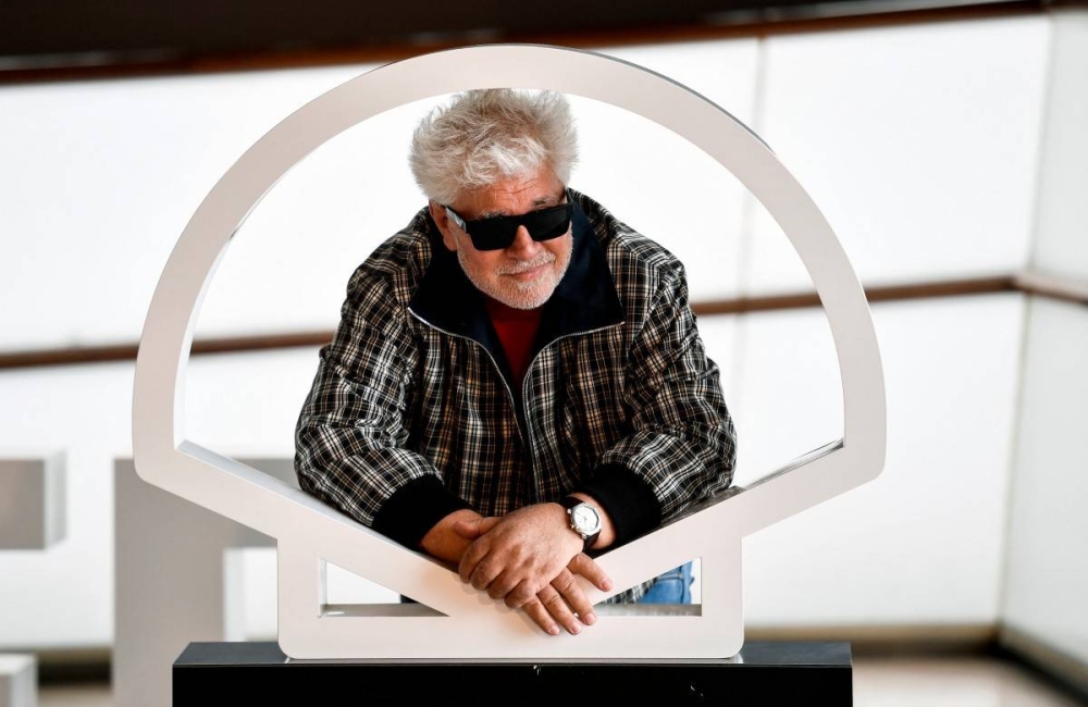 Pedro Almodóvar también presenta en el festival español su nueva cinta La habitacion de al lado The Room Next Door. Photo by ANDER GILLENEA / AFP,image_description: