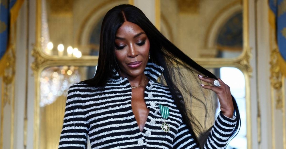 La modelo Naomi Campbell fue honrada con el título de Caballero de la Orden de las Artes y las Letras en París solo este jueves 26 de septiembre. Photo by AnneChristine POUJOULAT / AFP,image_description: