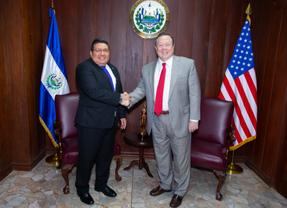 Henry Mejía, presidente de la CSJ y William Duncan, embajador de EEUU en El Salvador sostuvieron una reunión/ Foto tomada de la cuenta de X de CSJ.,image_description: