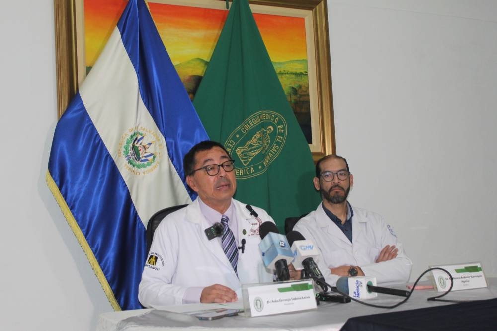 Iván Solano Leiva, presidente del Colegio Médico se refirió al anuncio hecho por el Minsal en el que busca médicos especialistas extranjeros/ Foto tomada de la cuenta de Facebook de Colegio Médico.,image_description: