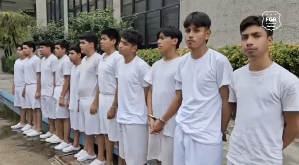 Estudiantes del Inti e Inframen detenidos por riñas. /Captura de pantalla de video de FGR.,image_description: