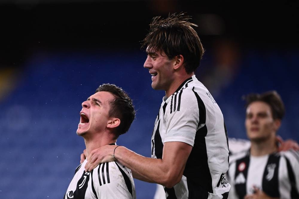 Francisco Conceicao y Dusan Vlahovic celebran un gol de la JUve. / AFP,image_description: