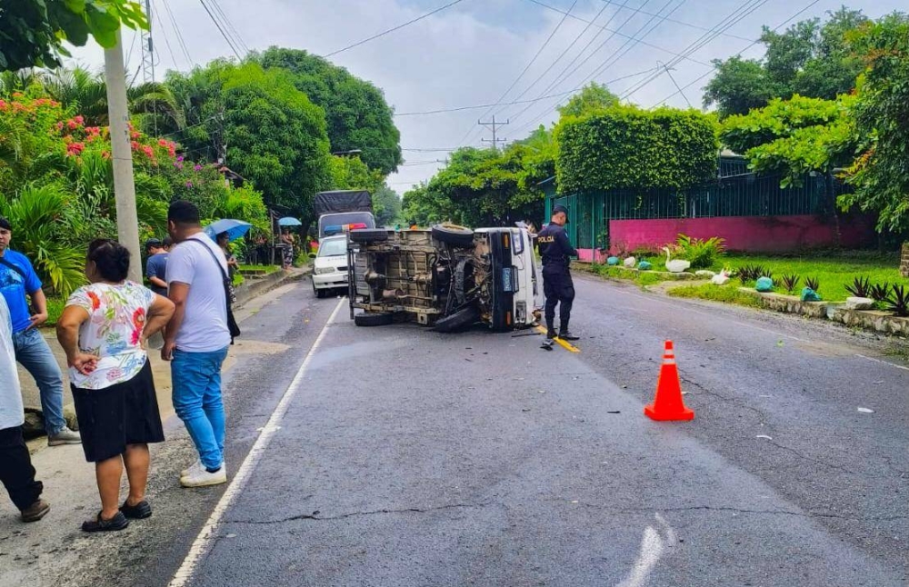 Una mujer murió en la calle Antigua a Zacatecoluca en un siniestro vial. /PNC,image_description: