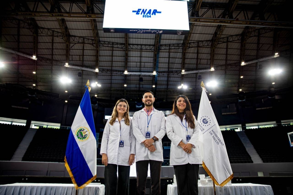 Los tres médicos obtuvieron las notas mayores del Enar 2024. Cortesía Ministerio de Salud.,image_description: