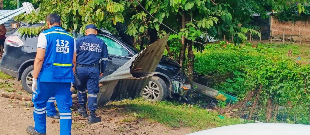 Un hombre se estrelló contra un poste en Texistepeque,image_description: