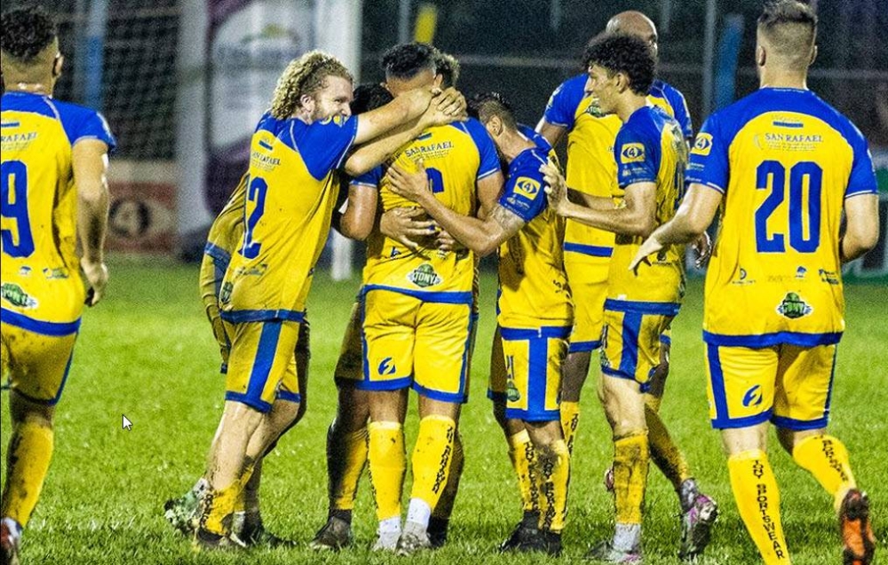 La celebración del gol de la victoria. ,image_description: