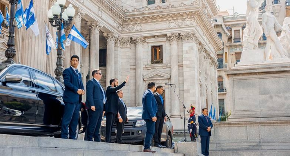 Presidente de la República, Nayib Bukele, llegando al Congreso de Argentina. / PresidenciaSV,image_description: