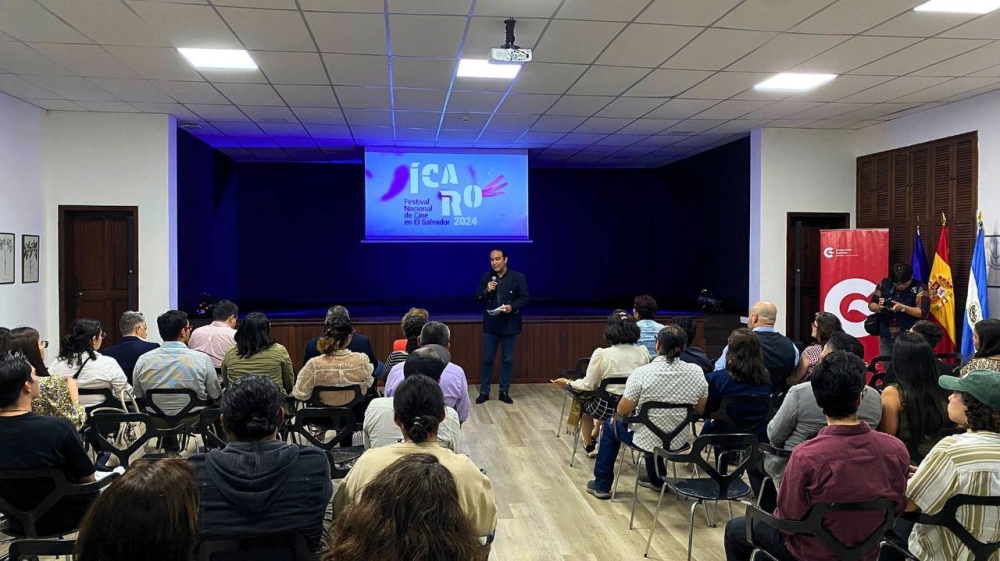 El Festival Ícaro de El Salvador fue inaugurado este lunes con la proyección de cortometrajes seleccionados y premiados en ediciones anteriores. Foto: Guille Masserbu00f6sch,image_description: