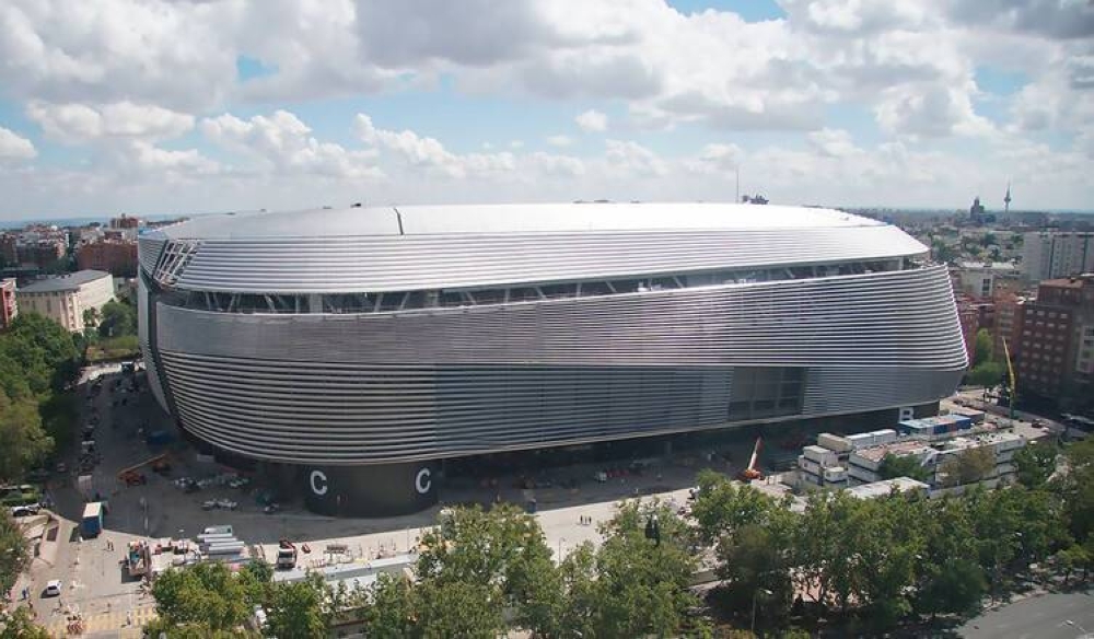 La nueva fachada del estadio Santiago Bernabéu. ,image_description: