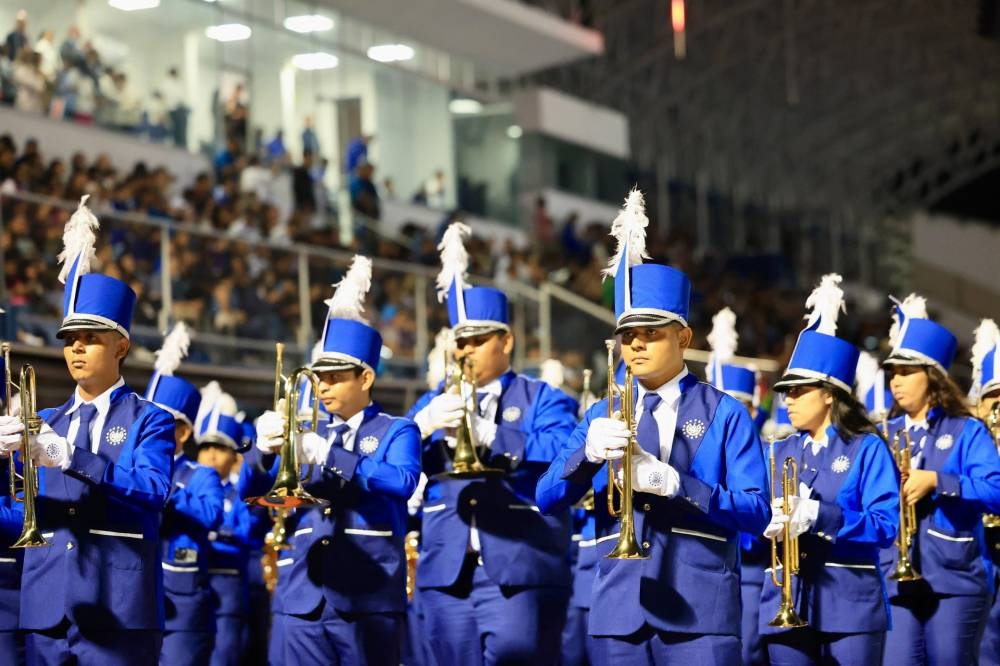 La Banda El Salvador le puso música a la noche. 