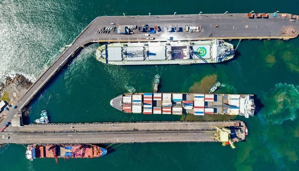 Vista de barcos en el Puerto de Acajutla, principal vía marítima de El Salvador. /CEPA,image_description: