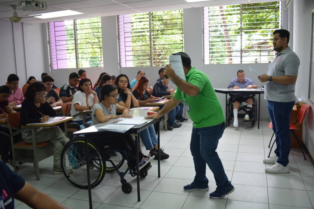 La institución reporta 53 aspirantes con discapacidad para el ingreso 2025. /Lisbeth Ayala,image_description: