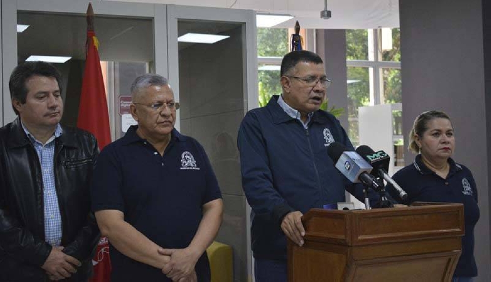 Juan Rosa Quintanilla, rector de la Universidad de El Salvador, durante el inicio del examen de admisión para el ciclo 2025. /Lisbeth Ayala,image_description: