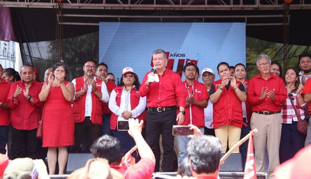 El Chino Flores aseguró que el partido ha sido objeto de persecución política en los últimos cinco años. /FMLN,image_description: