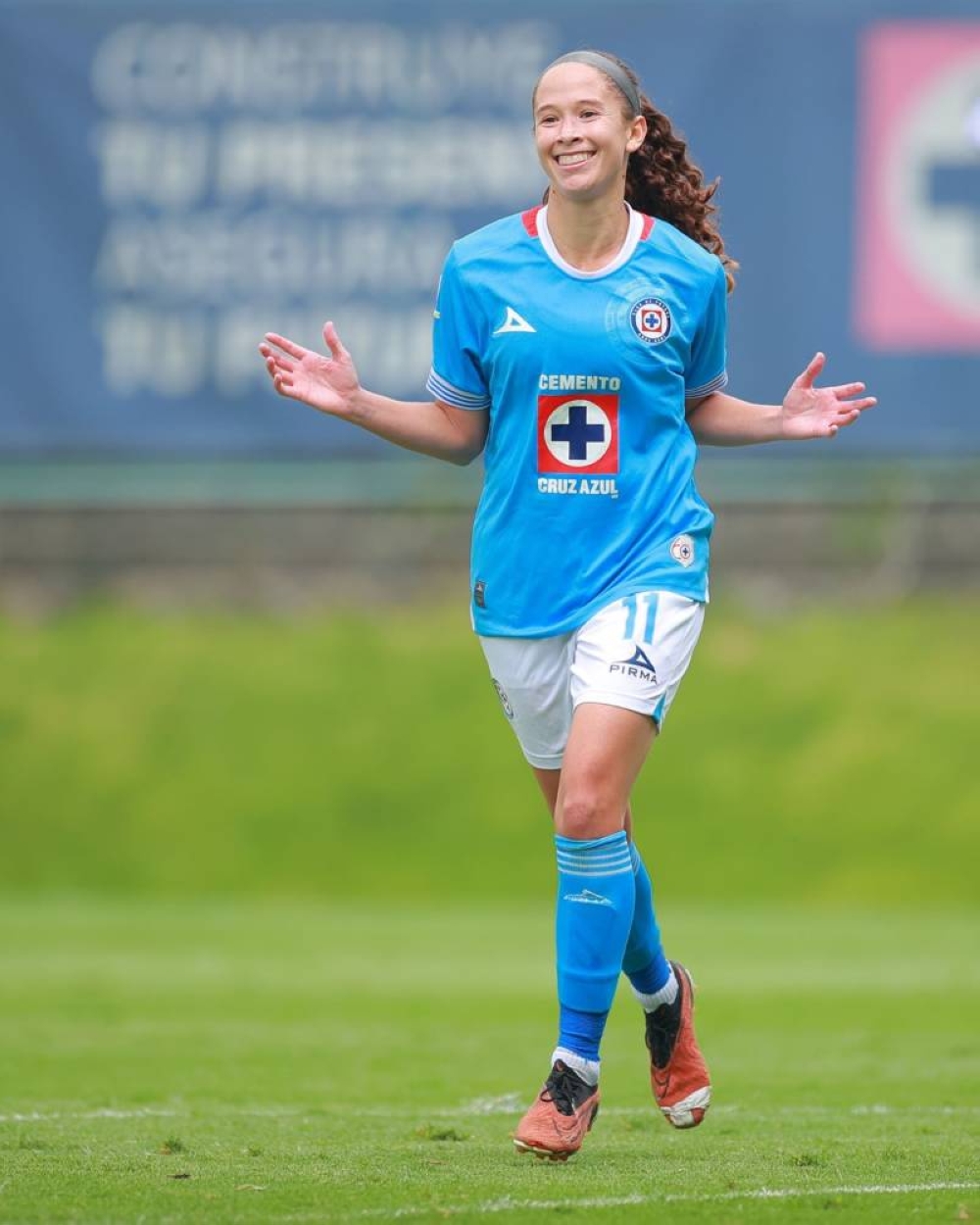 Danielle Fuentes celebra su gol. 