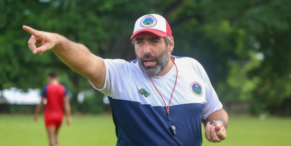 Daniel Corti, entrenador del Cacahuatique. ,image_description: