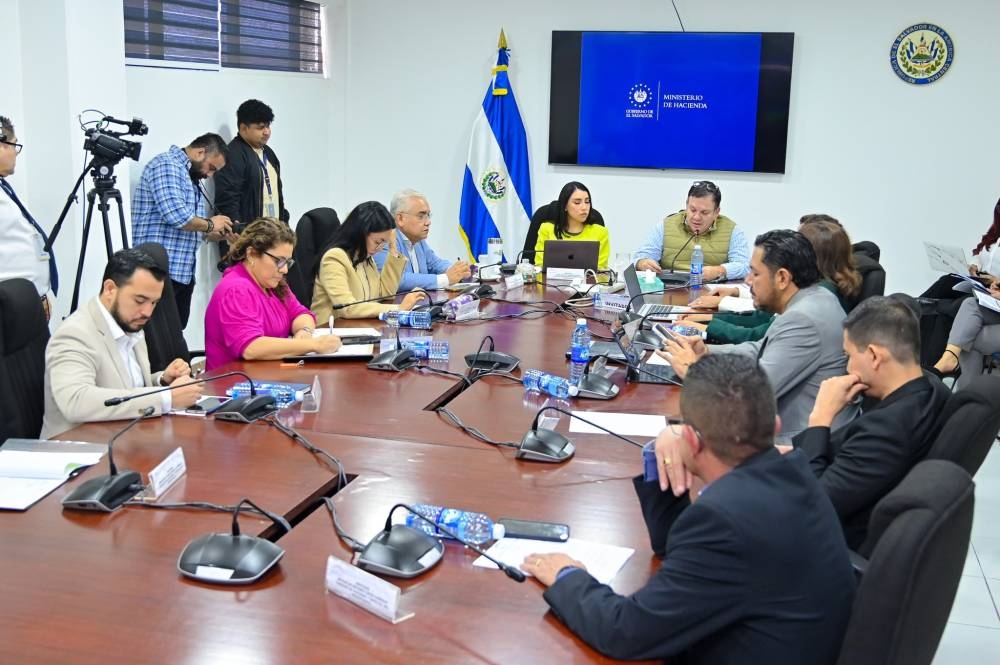 La Comisión de Hacienda informó que la próxima semana discutirán la agenda de entrevistas. / AsambleaSV.,image_description: