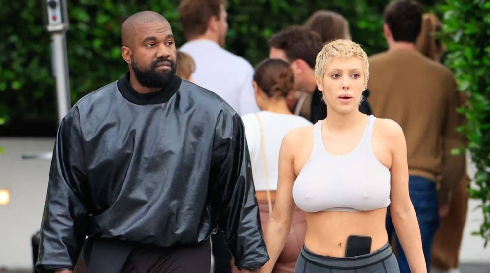 Kanye y Censori han sido vistos muchas veces con ella en paños menores en eventos importantes o dando un paseo por la calle.,image_description: