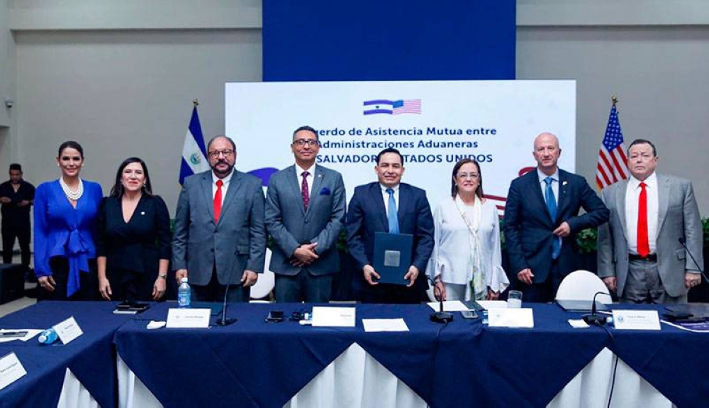 Autoridades de El Salvador y Estados Unidos firmaron el convenio aduanero. / aduanas_SVn,image_description: