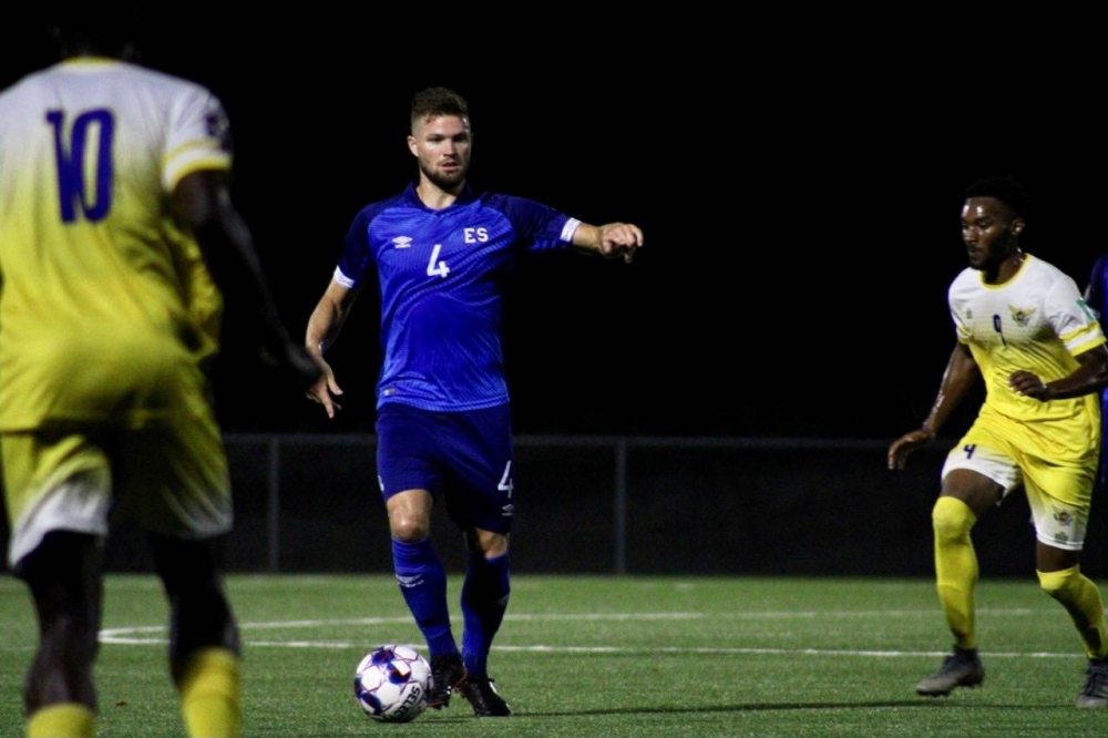 Eriq Zavaleta jugando en la Selección Nacional. ,image_description: