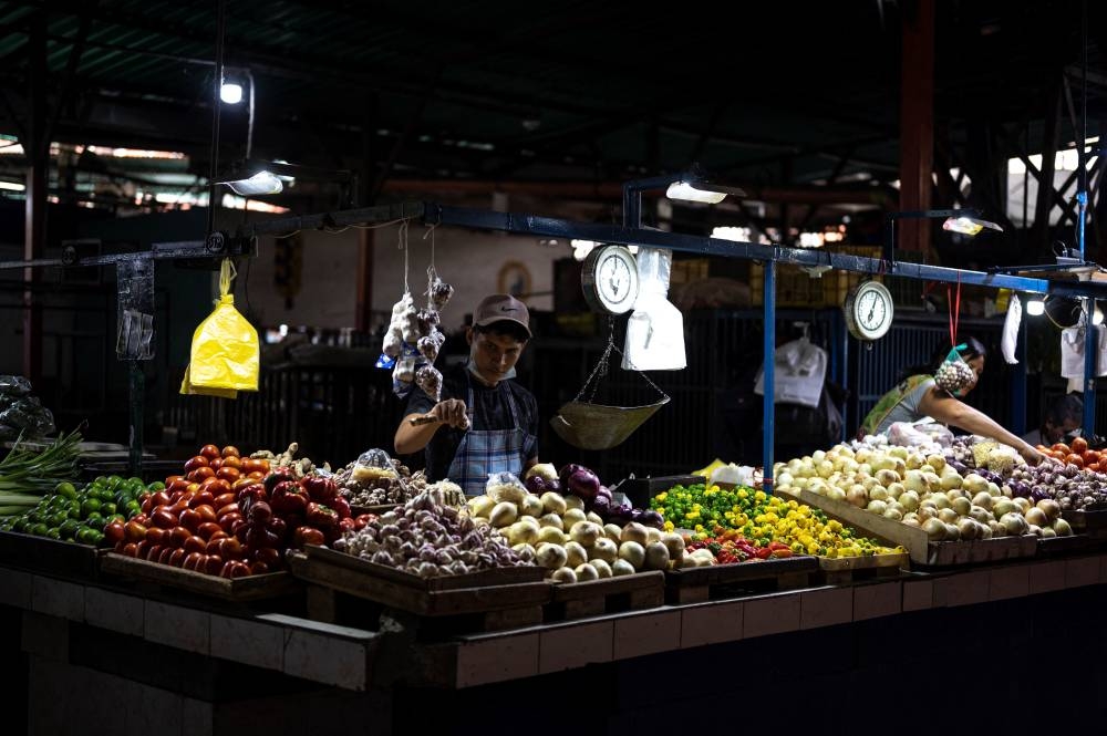 El mercado Guaicaipuro, en Caracas, Venezuela, un país sumergido en crisis política y económica. /AFP,image_description: