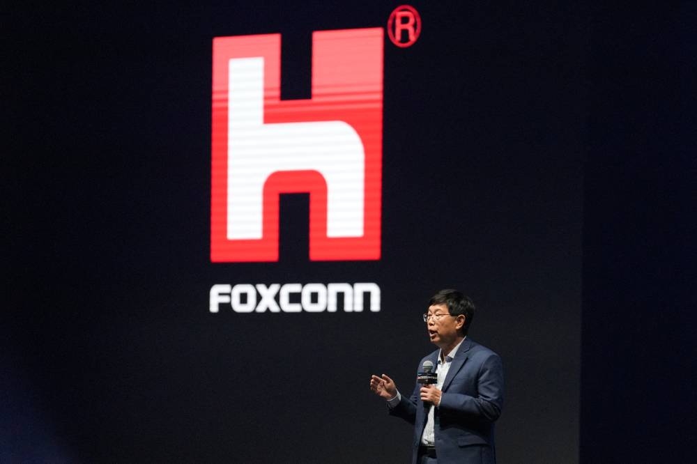 Foxconn también se ha expandido a otras áreas como los vehículos eléctricos, los semiconductores y los servidores. /AFP.n,image_description: