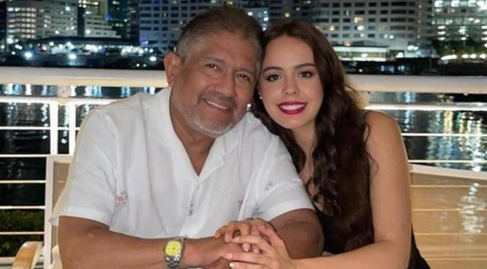 Juan Osorio está muy feliz con su joven pareja, quien ha compartido múltiples publicaciones de su florida relación.,image_description: