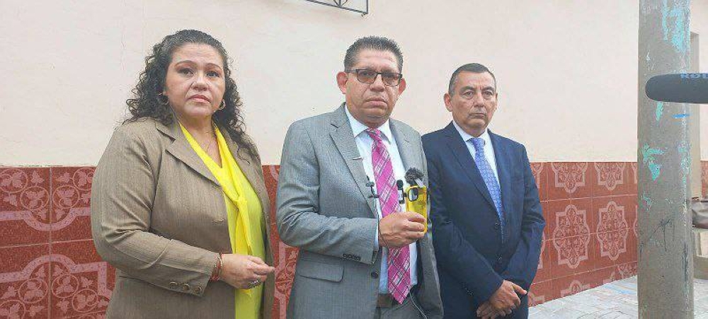 Los abogados dieron declaraciones sobre el juicio el jueves al finalizar la jornada. /Cortesía.,image_description: