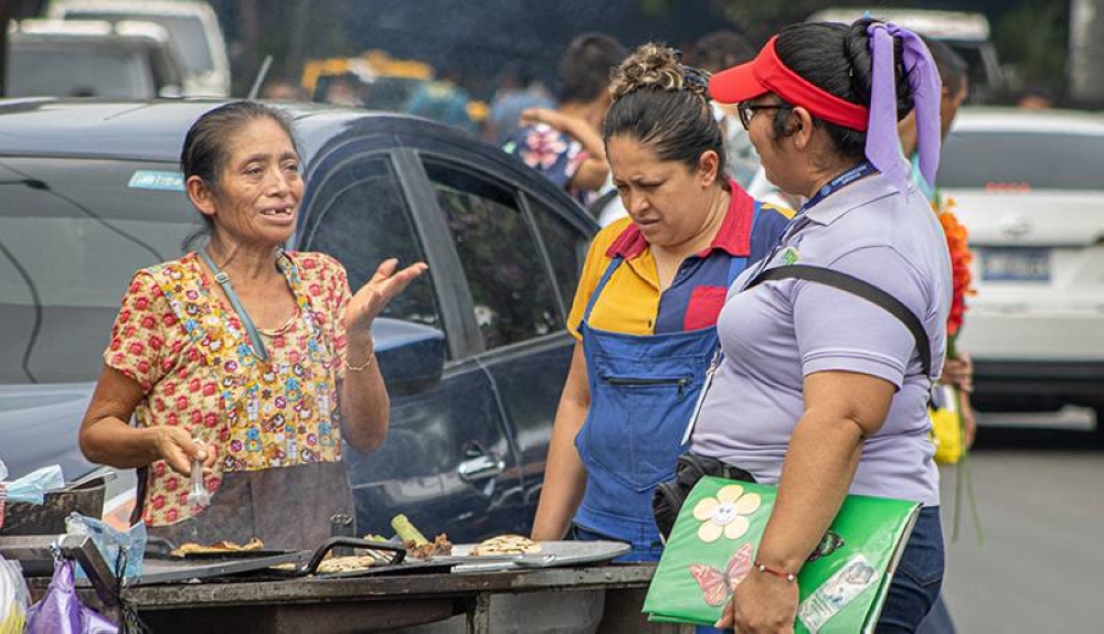 En un empleo informal, un trabajador no cotiza pensiones ni es contribuyente del Instituto Salvadoreño del Seguro Social ISSS. /DEM,image_description: