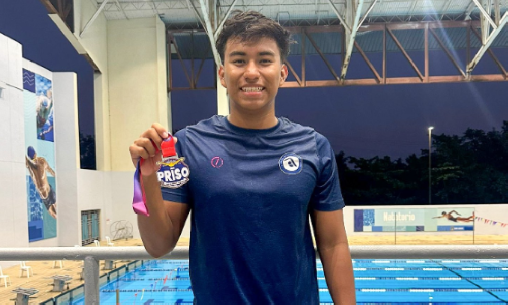 El nadador Diego Alvarado ganó plata/ Foto cortesía Comité Olímpico El Salvador.,image_description: