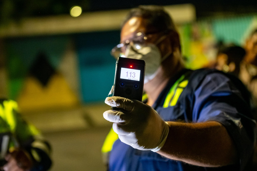 Los conductores con niveles de alcohol superiores a los 100 mg/dl son detenidos por conducción peligrosa. / VMT.,image_description: