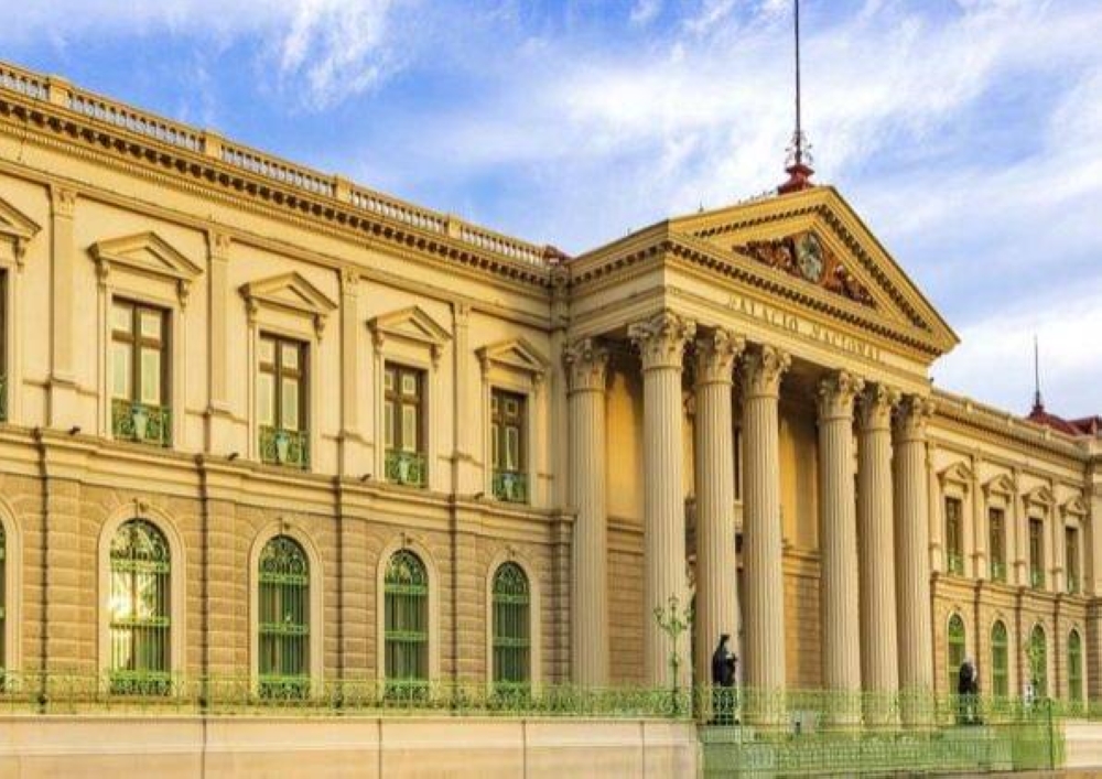 Las esculturas fueron instaladas frente al Palacio Nacional, en el centro de San Salvador. / Ministerio de Cultura.,image_description: