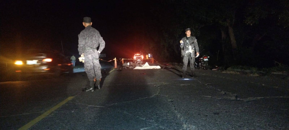 Un motociclista murió la noche del lunes al chocar con otra moto en San Miguel. /PNC.,image_description: