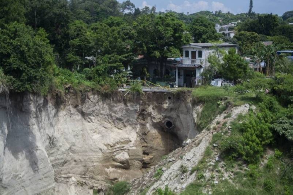 El gobierno activó un préstamo de contingencia para intervenir la cárcava Los Santos en Soyapango. / DEM.,image_description: