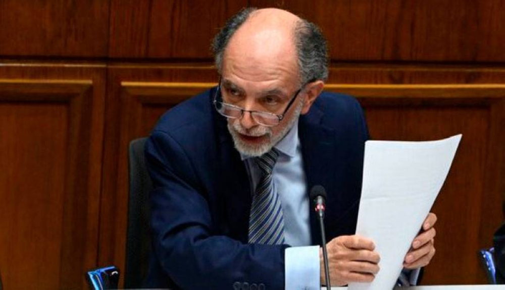 Además de aprobar su destitución, Sergio Muñoz quedó inhabilitado para ejercer funciones públicas por cinco años. / Agencia Uno,image_description: