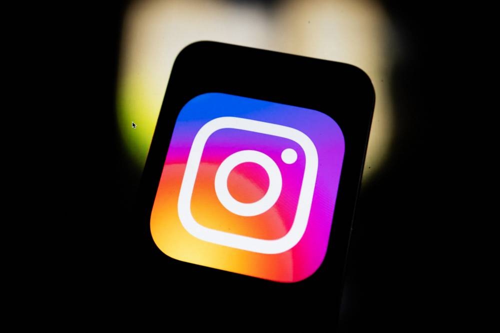 El grupo estadounidense Meta busca así reforzar la lucha contra la sextorsión, que consiste en presionar a alguien amenazando con divulgar imágenes íntimas./ AFP,image_description:Instagram To Add New Safety Features For Children