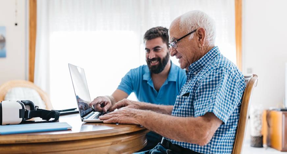 Crecer ha desarrollado tres opciones de servicios digitales que permiten a sus usuarios realizar más de 110 mil transacciones mensuales. Cortesía ,image_description: