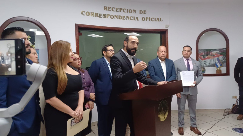 Luis Rodríguez, director de la Oficina de Planificación del Area Metropolitana de San Salvador. Los proyectos de La Libertad Costa y La Libertad Este se tramitarán en la Opamss, no en la DOT. / Jessica Guzmán.,image_description: