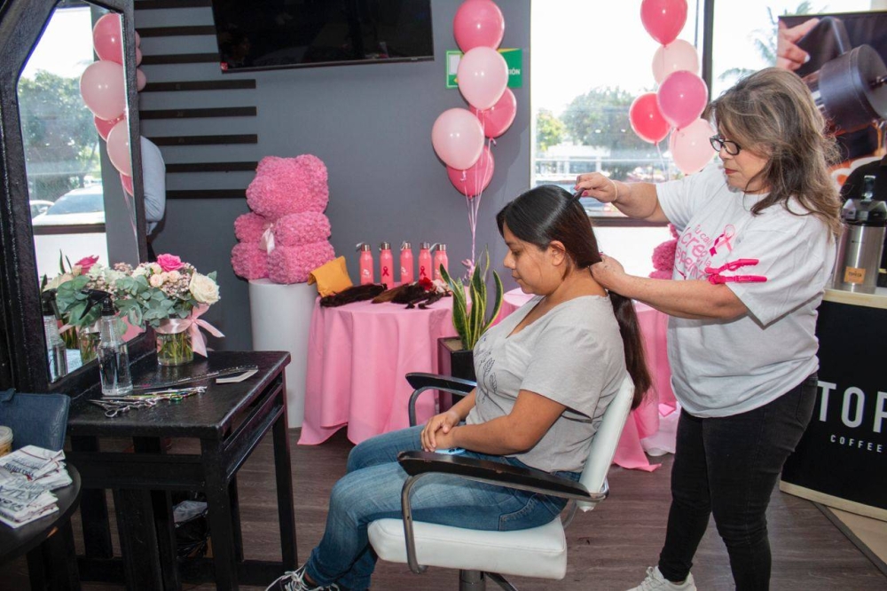 Las donaciones serán entregadas en pelucas para mujeres con cáncer. / Lisbeth Ayala.