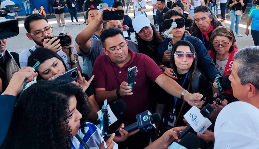 Periodistas en la cobertura de las elecciones presidenciales y legislativas del 4 de febrero de 2024. / Alexander Montes.,image_description: